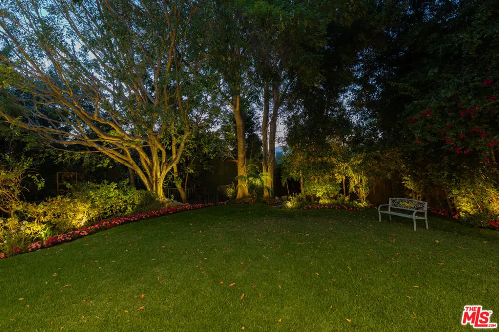 160 Bronwood Avenue Los Angeles, CA 90049