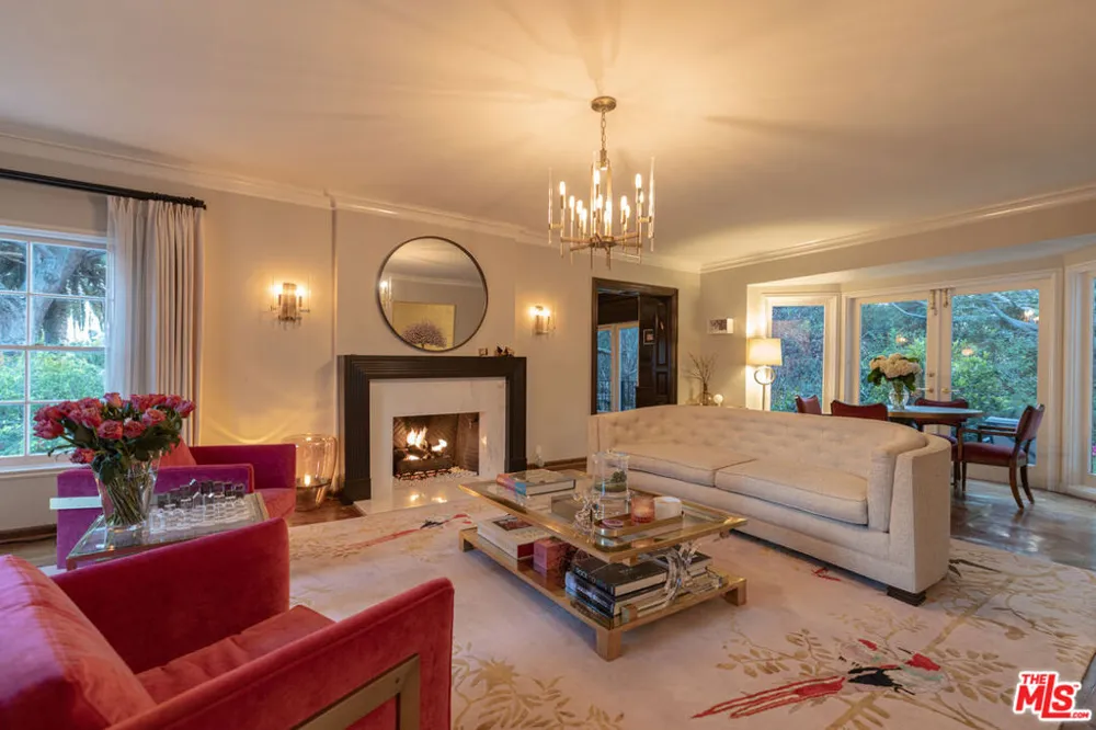 160 Bronwood Avenue Los Angeles, CA 90049