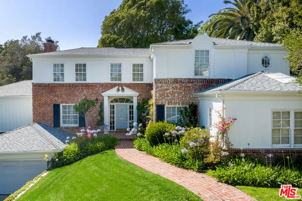 160 Bronwood Avenue Los Angeles, CA 90049