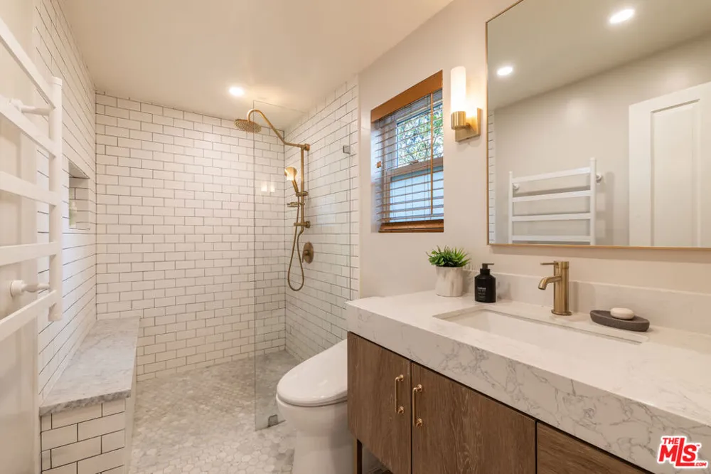 160 Bronwood Avenue Los Angeles, CA 90049