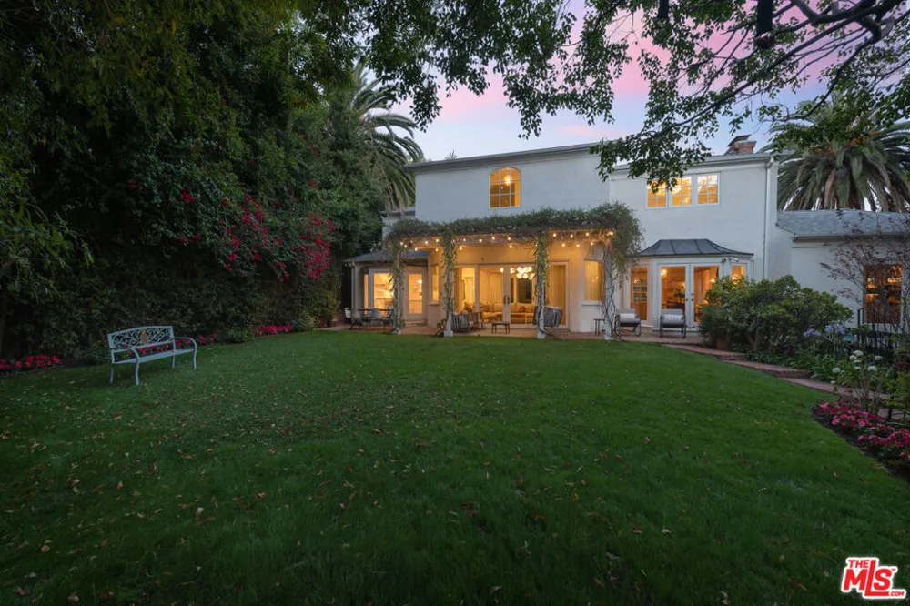 160 Bronwood Avenue Los Angeles, CA 90049