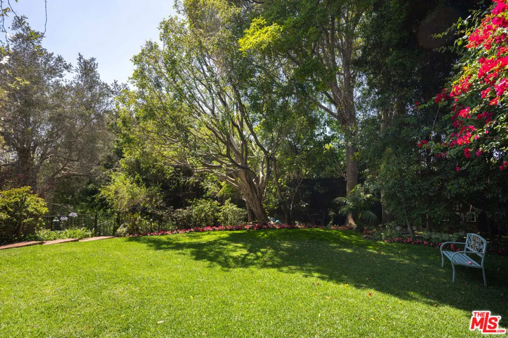 160 Bronwood Avenue Los Angeles, CA 90049