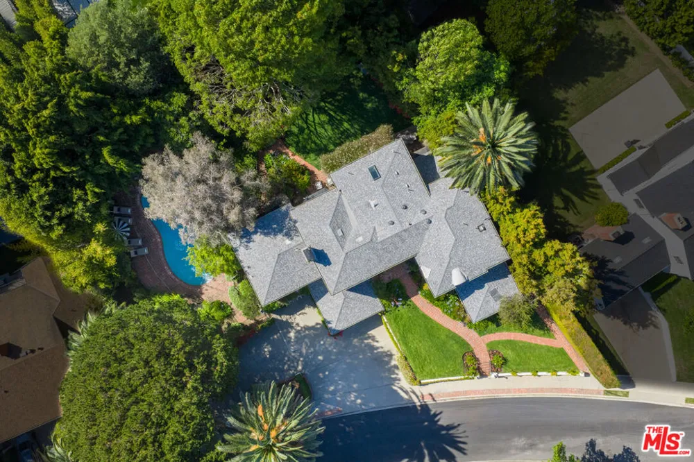 160 Bronwood Avenue Los Angeles, CA 90049