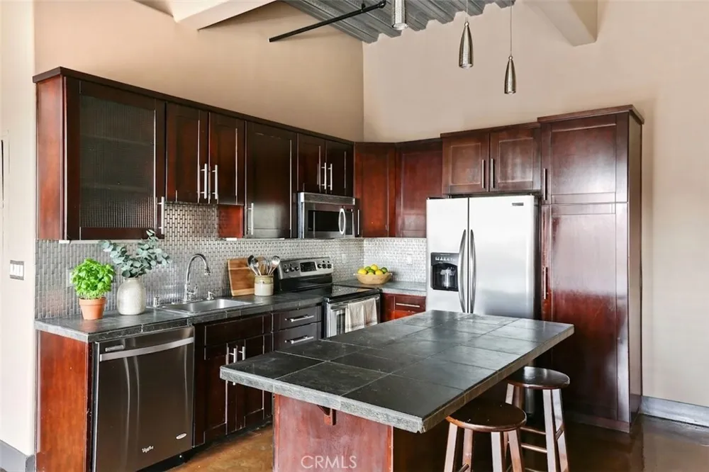 312 W 5th Street #1204 Los Angeles, CA 90013