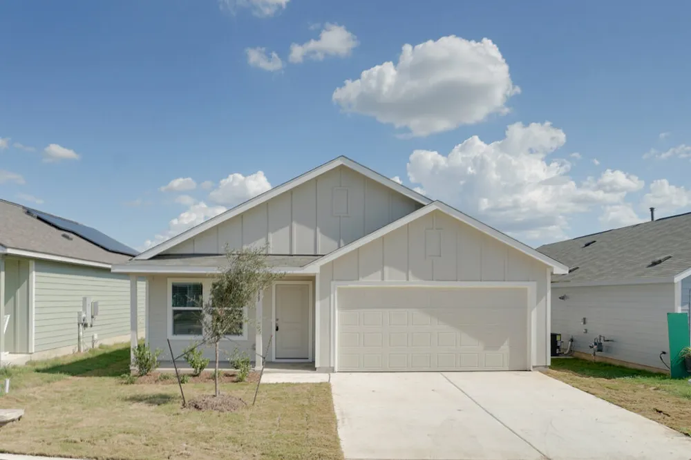 433 Whoopers Loop Uhland, TX 78640