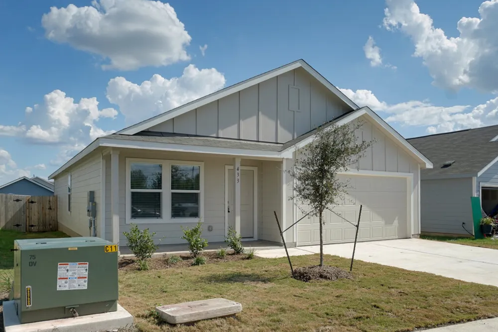 433 Whoopers Loop Uhland, TX 78640