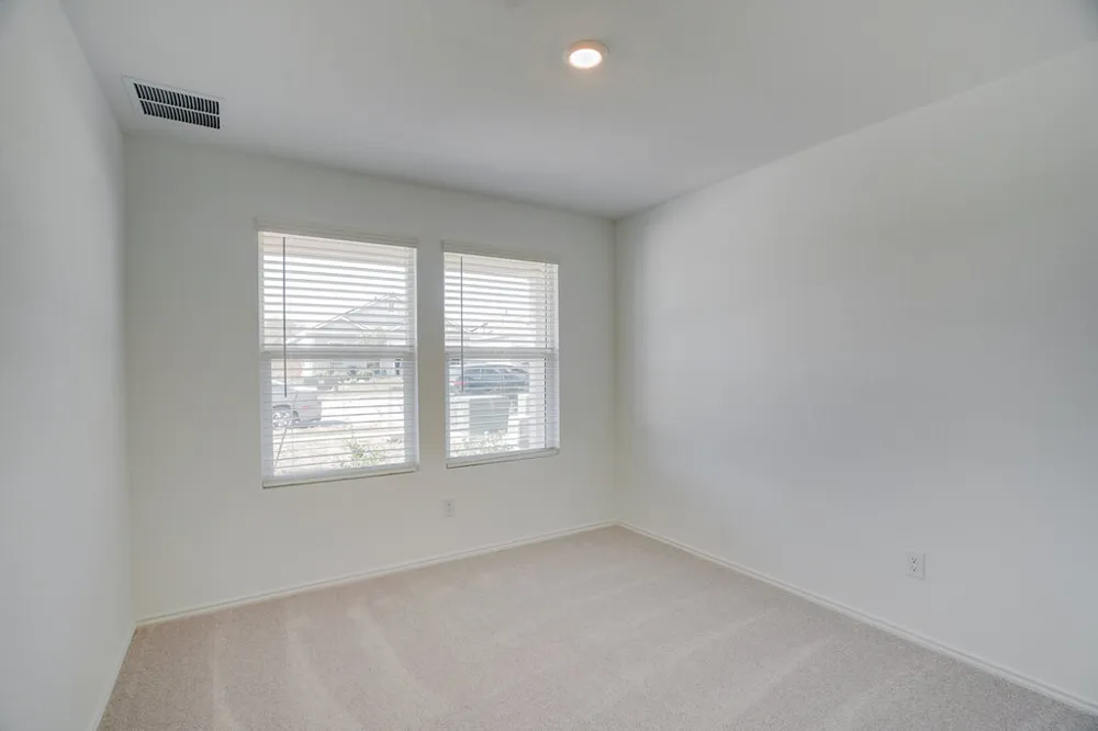 433 Whoopers Loop Uhland, TX 78640