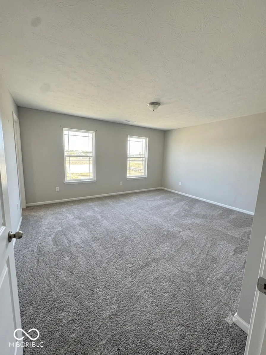5835 Flat Hill Indianapolis, IN 46239