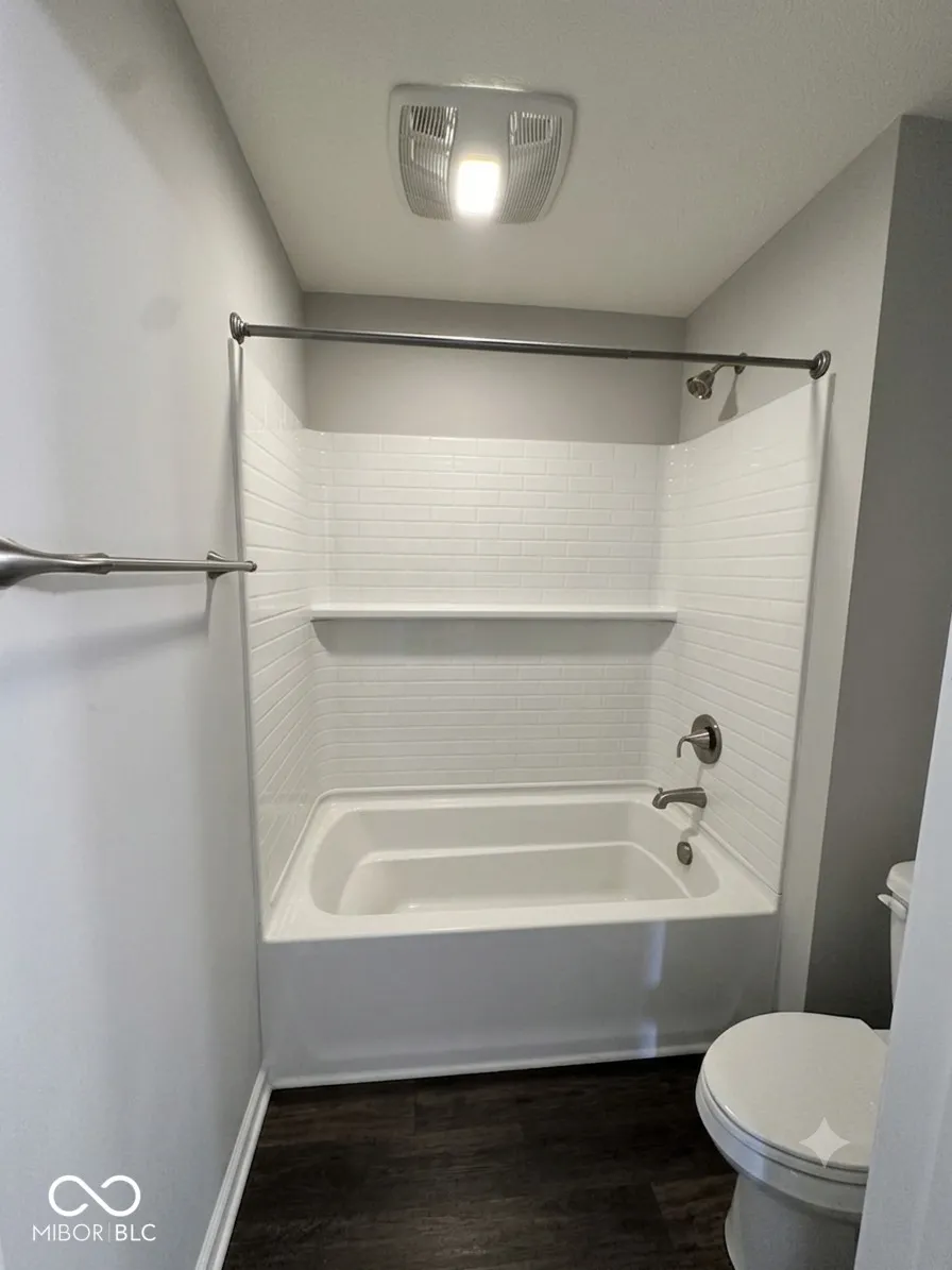 5835 Flat Hill Indianapolis, IN 46239