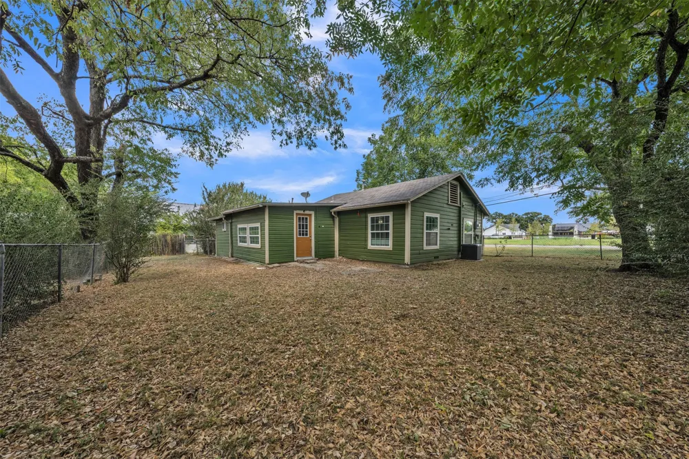 107 Brown Street Mansfield, TX 76063