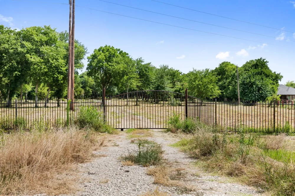CR 483 Lavon, TX 75166