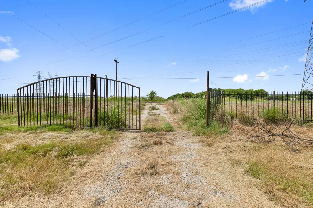 CR 483 Lavon, TX 75166