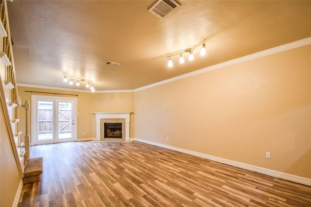87 Winchester Drive Euless, TX 76039