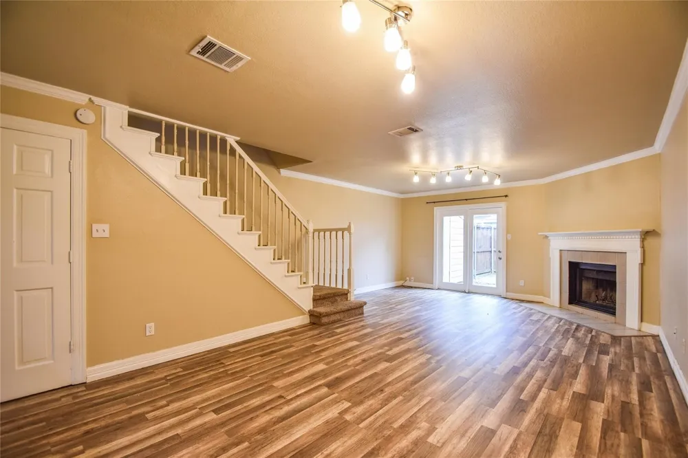 87 Winchester Drive Euless, TX 76039