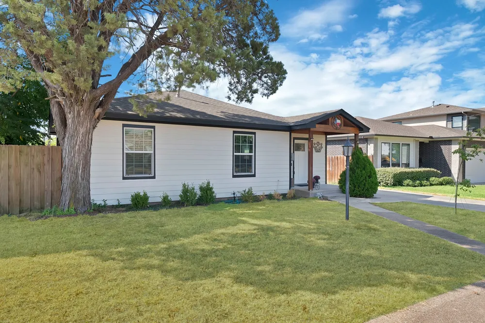 4622 Newmore Avenue Dallas, TX 75209