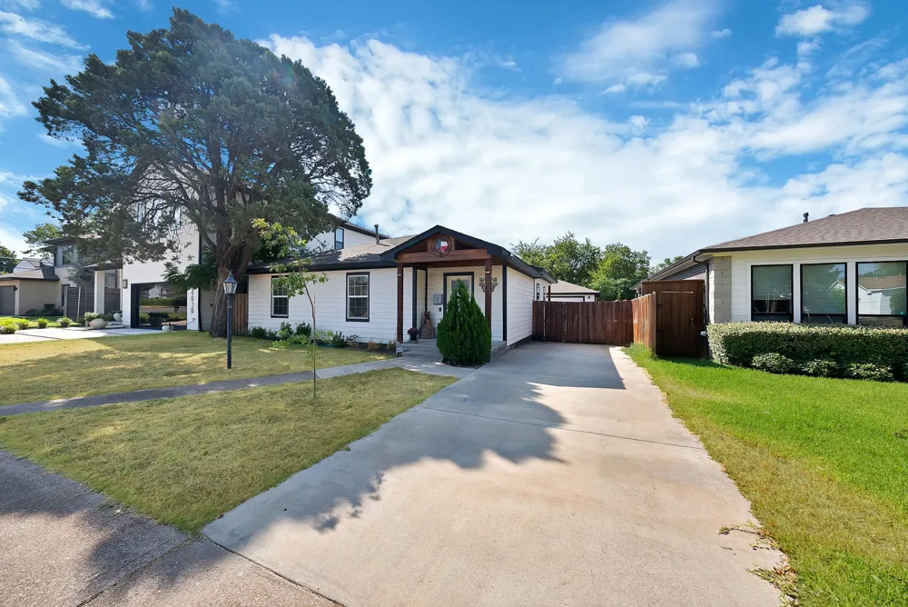 4622 Newmore Avenue Dallas, TX 75209