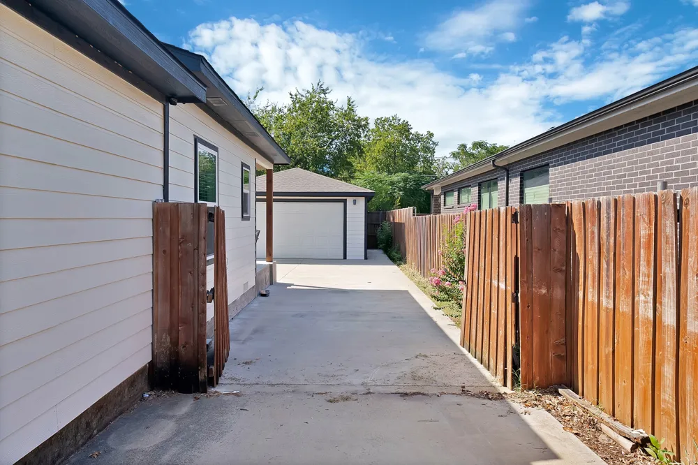 4622 Newmore Avenue Dallas, TX 75209