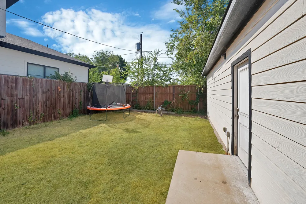 4622 Newmore Avenue Dallas, TX 75209