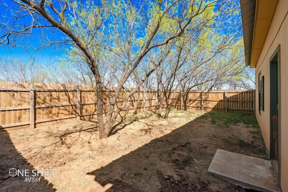 542 Mccartney Lane Tye, TX 79563