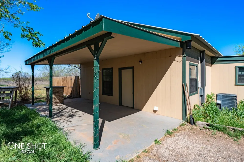 542 Mccartney Lane Tye, TX 79563
