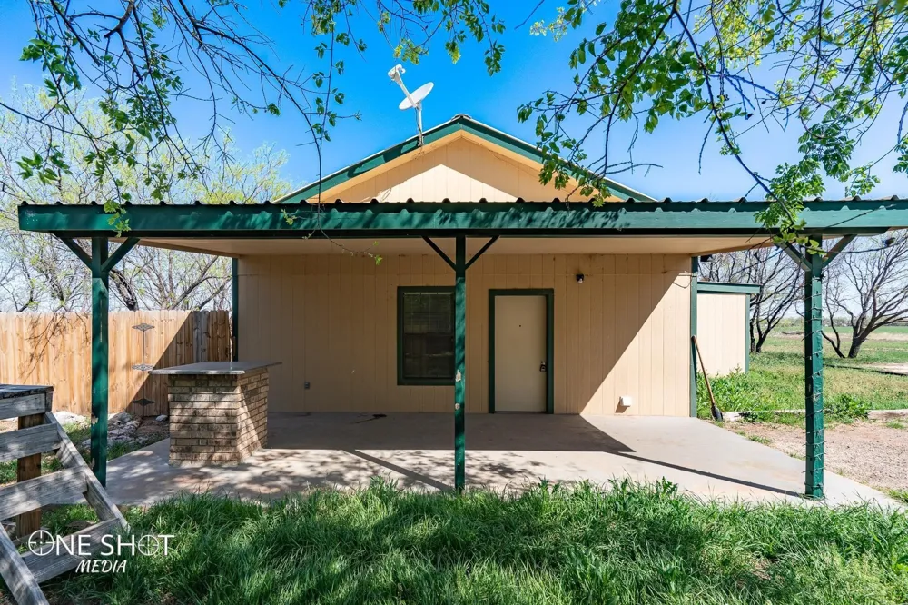 542 Mccartney Lane Tye, TX 79563