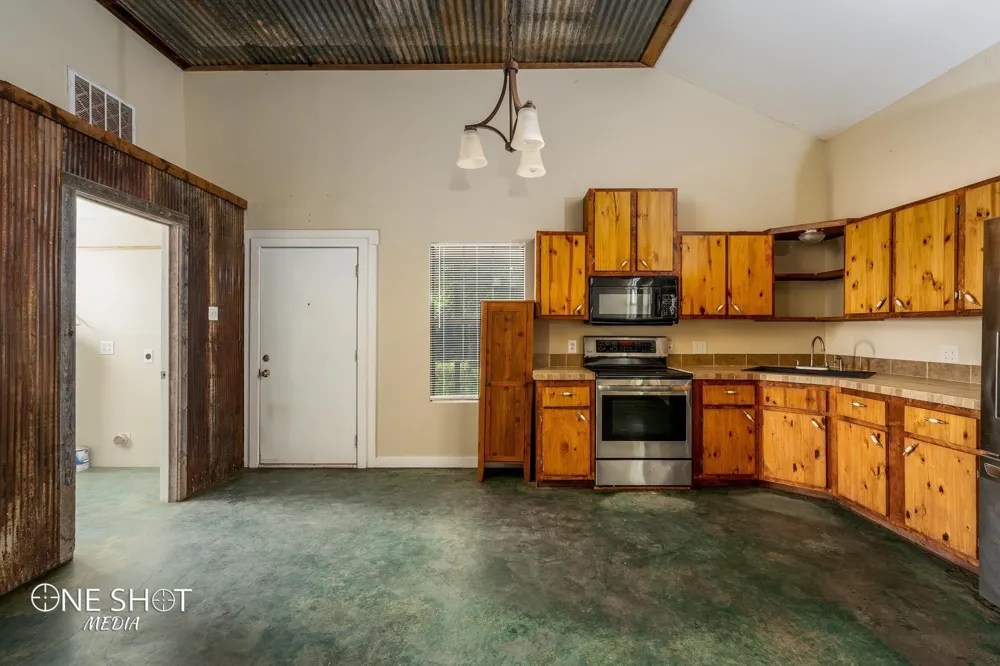 542 Mccartney Lane Tye, TX 79563