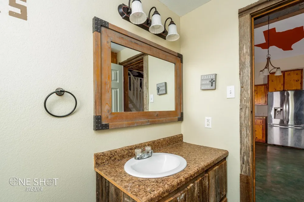 542 Mccartney Lane Tye, TX 79563