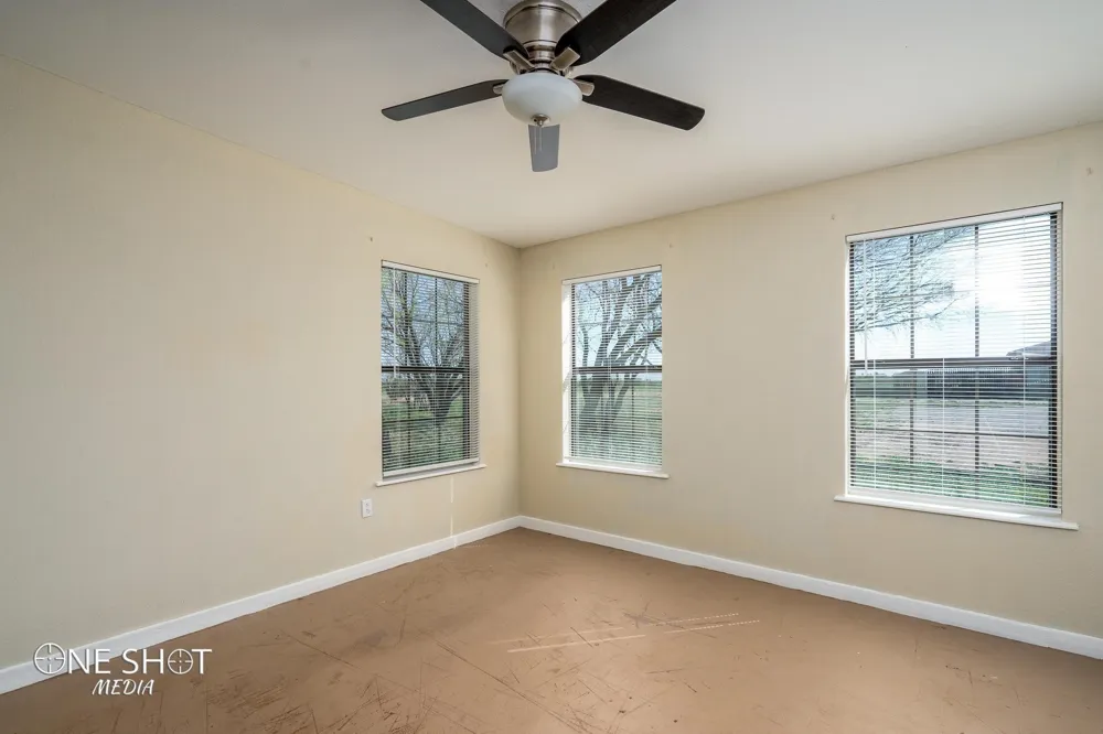 542 Mccartney Lane Tye, TX 79563