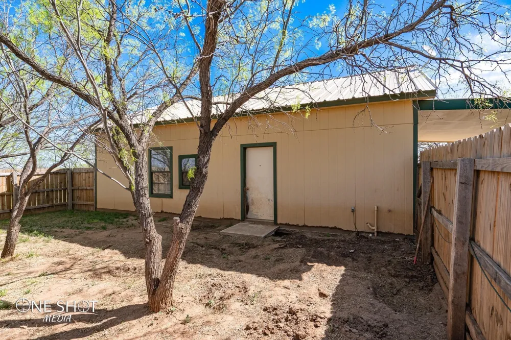 542 Mccartney Lane Tye, TX 79563