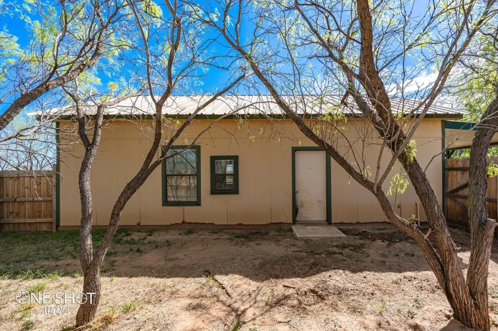 542 Mccartney Lane Tye, TX 79563