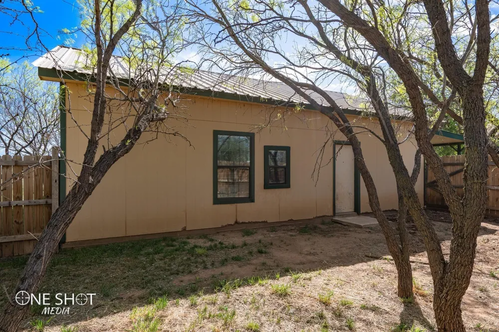 542 Mccartney Lane Tye, TX 79563