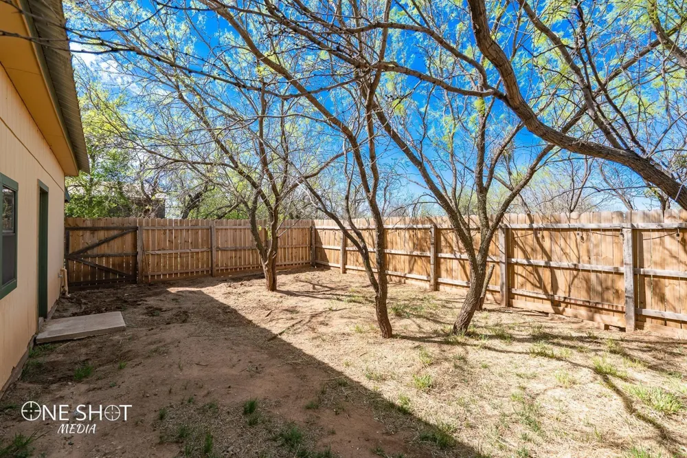 542 Mccartney Lane Tye, TX 79563
