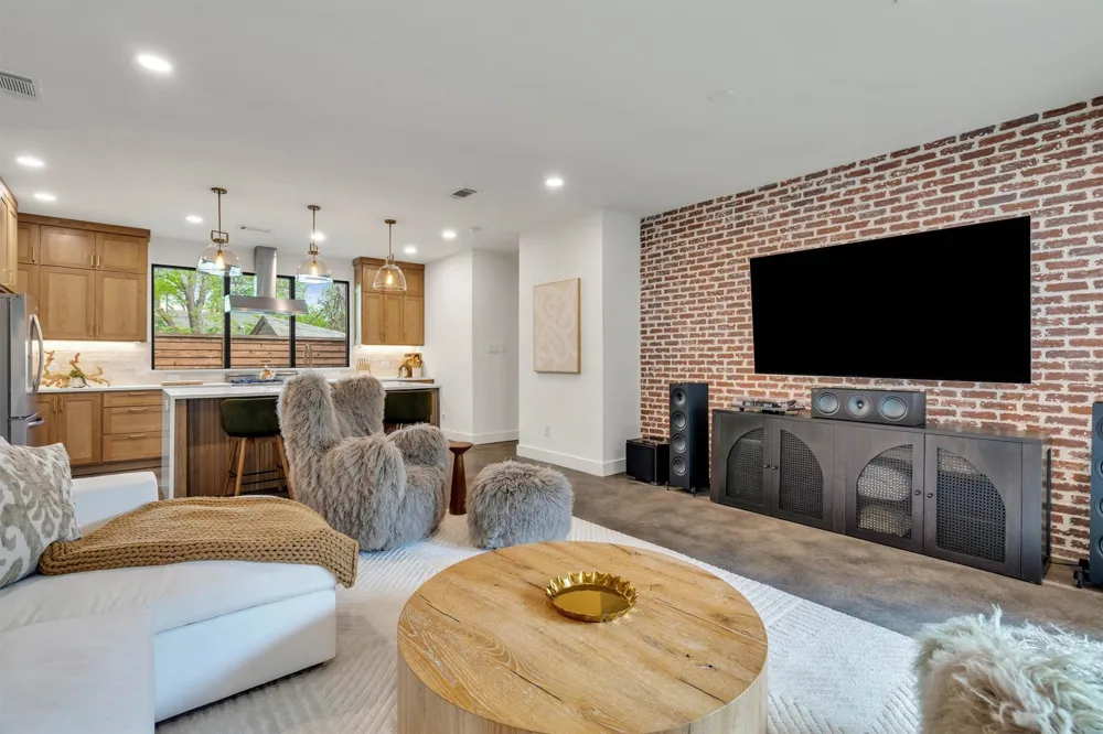 3938 Lively Lane Dallas, TX 75220