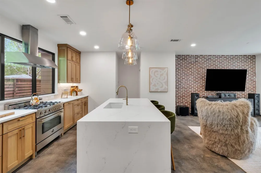 3938 Lively Lane Dallas, TX 75220