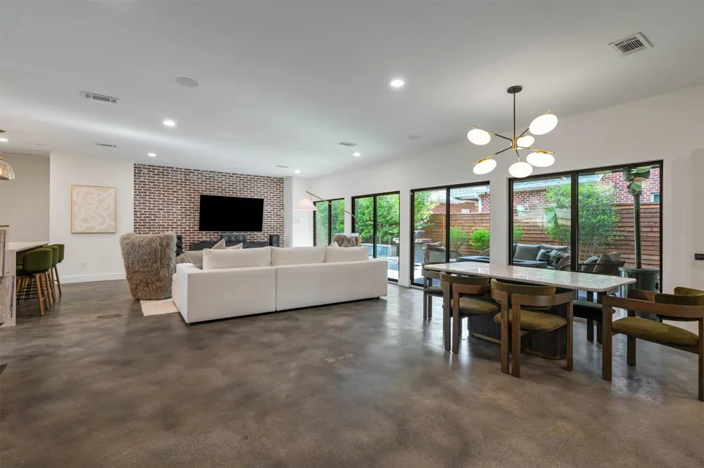3938 Lively Lane Dallas, TX 75220