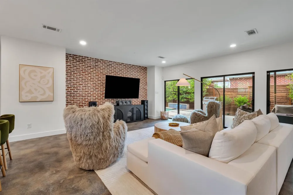 3938 Lively Lane Dallas, TX 75220