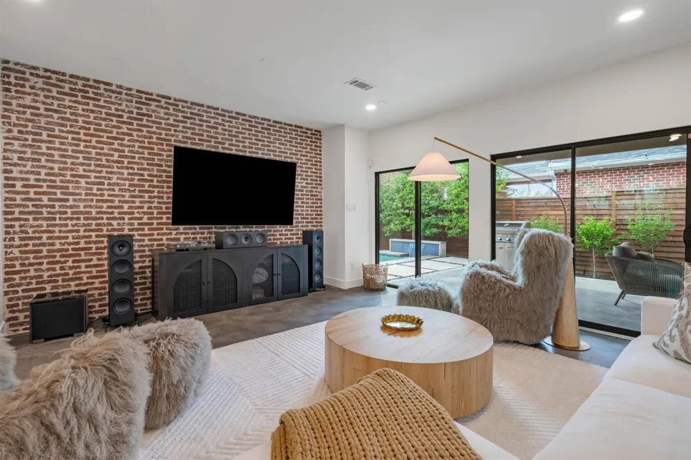 3938 Lively Lane Dallas, TX 75220