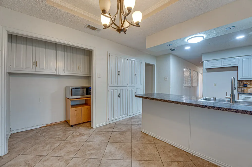 917 Meadowgate Drive Garland, TX 75040