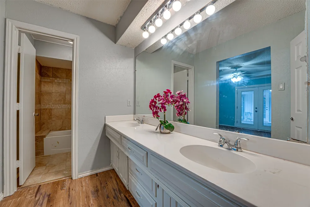 917 Meadowgate Drive Garland, TX 75040