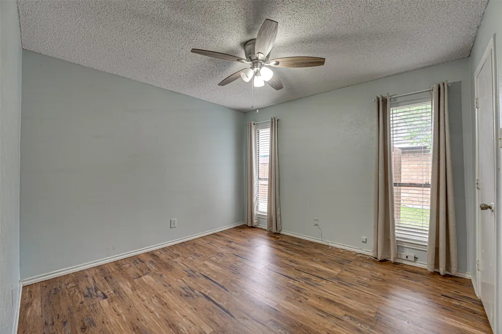 917 Meadowgate Drive Garland, TX 75040