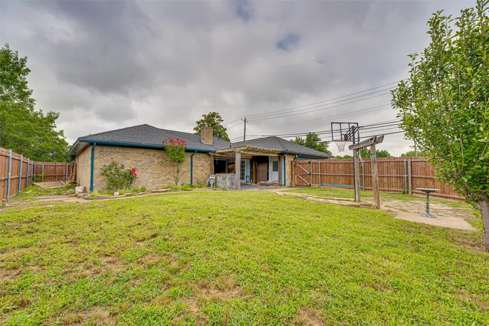 917 Meadowgate Drive Garland, TX 75040
