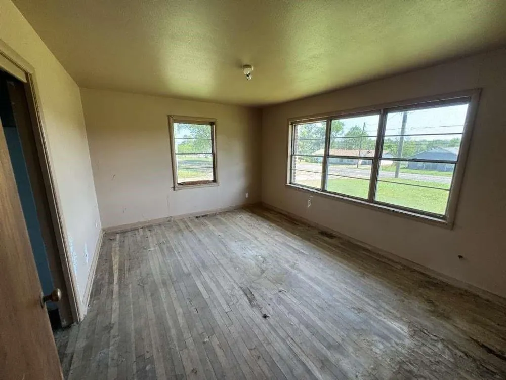 806 E First Hughes Springs, TX 75656