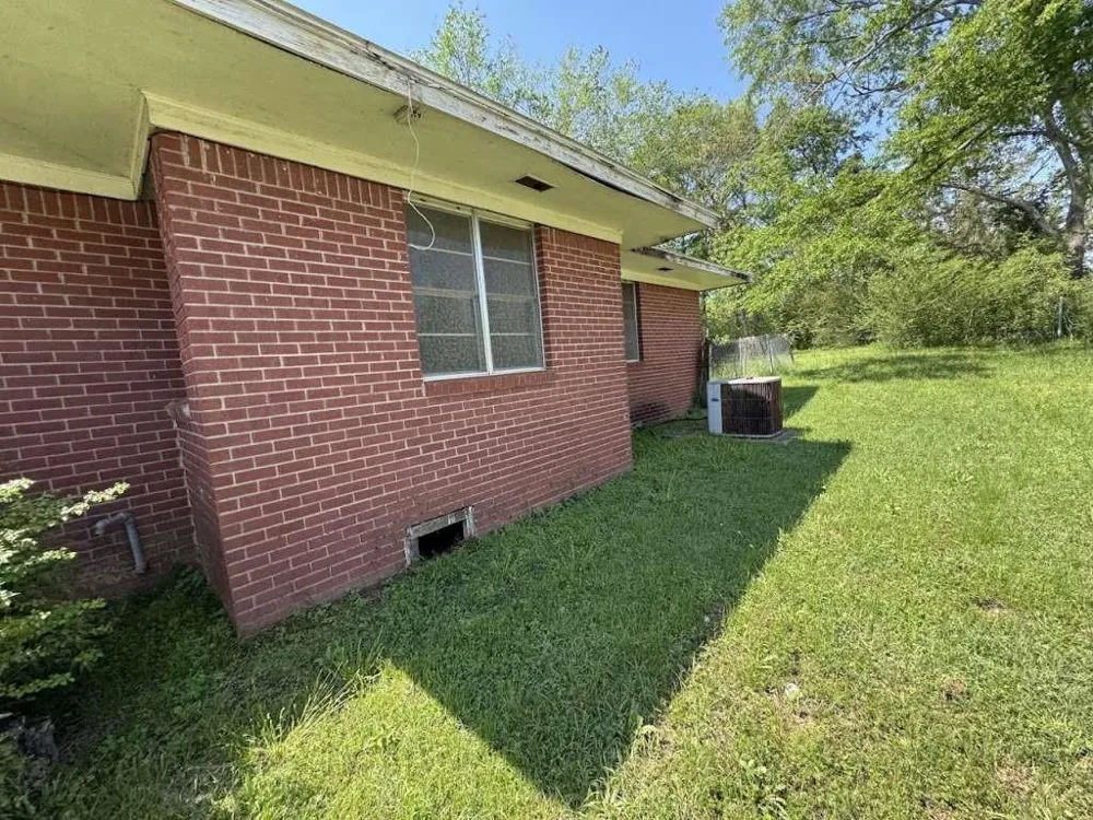 806 E First Hughes Springs, TX 75656