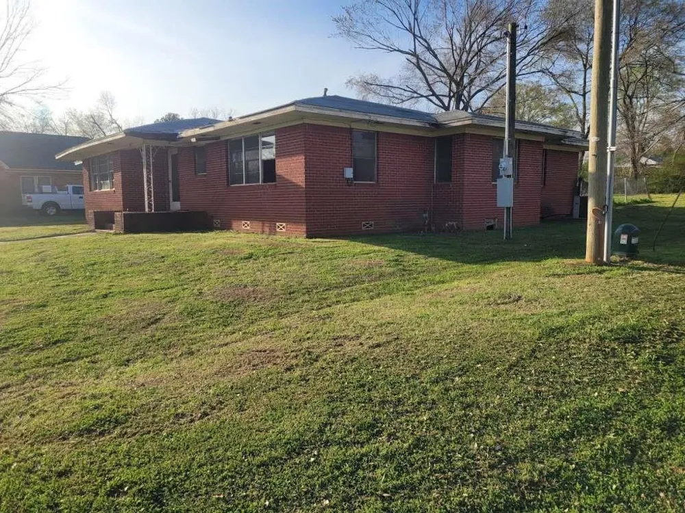 806 E First Hughes Springs, TX 75656