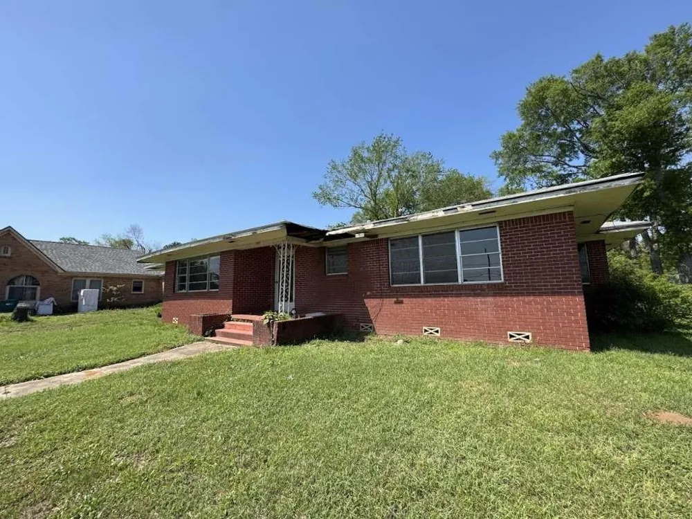 806 E First Hughes Springs, TX 75656