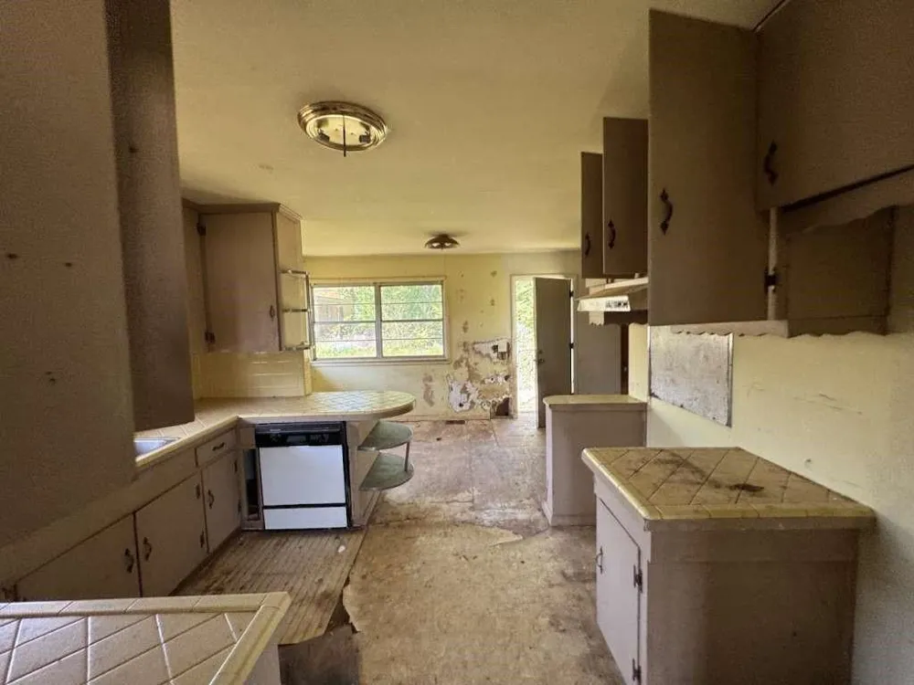 806 E First Hughes Springs, TX 75656