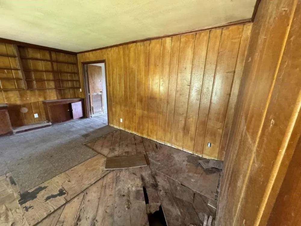 806 E First Hughes Springs, TX 75656