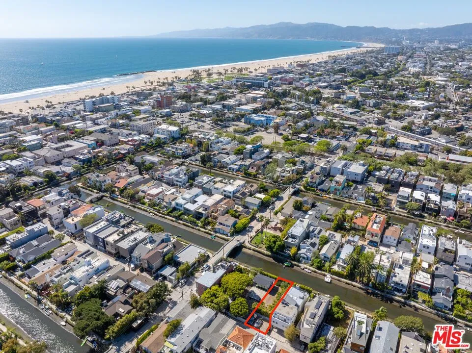 410 Linnie Canal Venice, CA 90291
