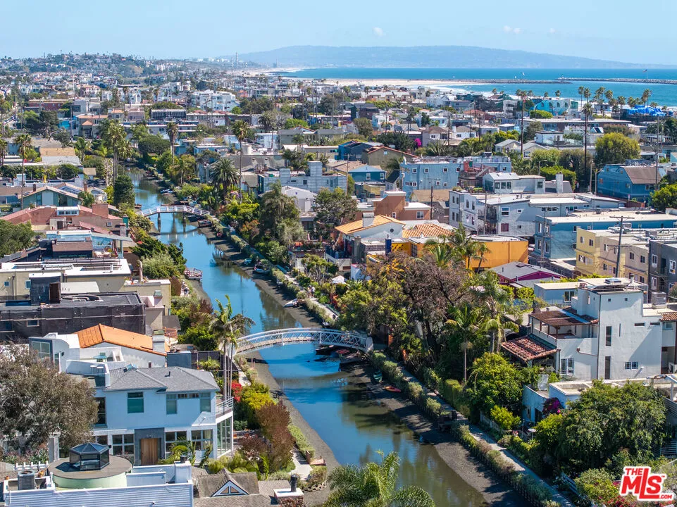 410 Linnie Canal Venice, CA 90291