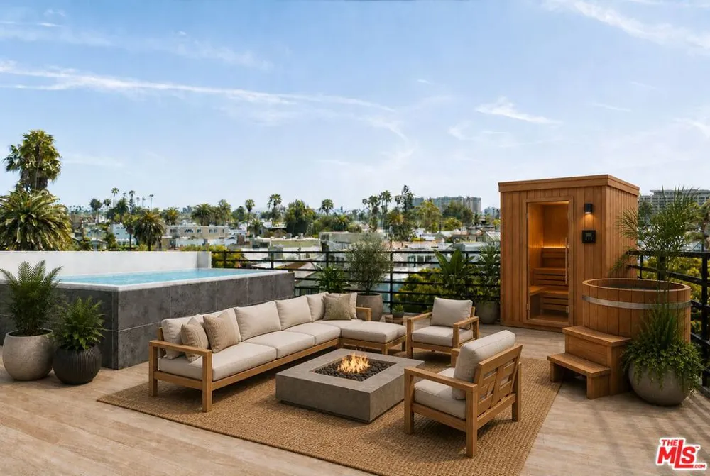 410 Linnie Canal Venice, CA 90291